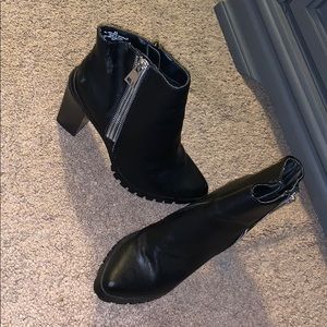 Black leather booties !